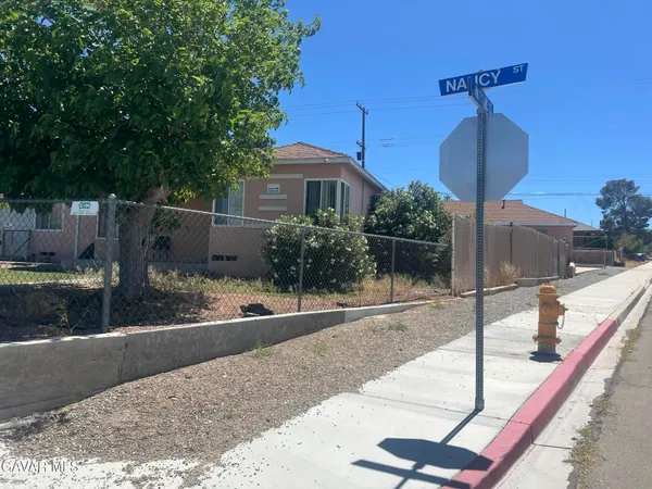 $1,950 | 960 Nancy Street, Barstow, CA 92311