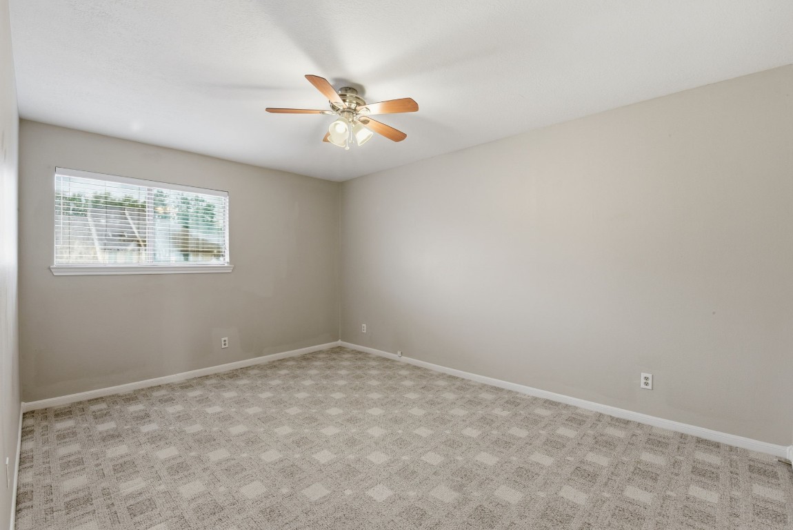 727 Bunker Hill Road, Unit 34 Houston, TX 77024 - Photo 38 of 50 Spacious upstairs bedroom