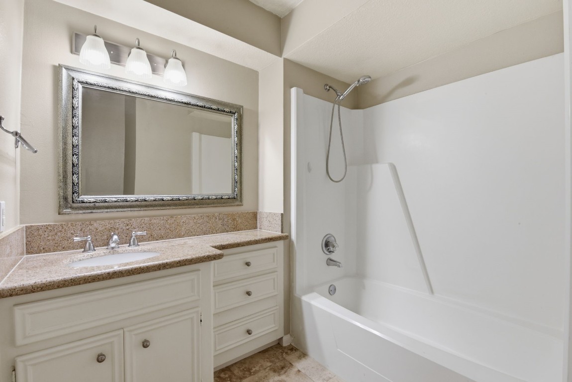 727 Bunker Hill Road, Unit 34 Houston, TX 77024 - Photo 41 of 50 Upstairs full bathroom with vanity, large mirror, and shower/tub combo