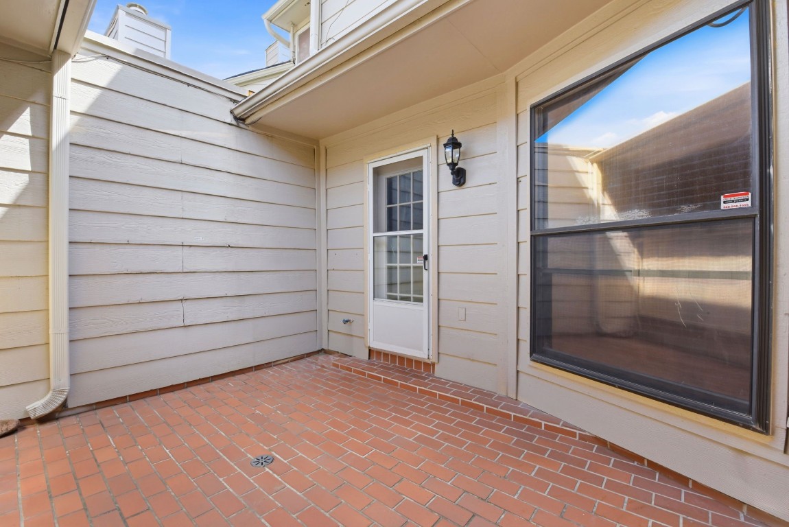 727 Bunker Hill Road, Unit 34 Houston, TX 77024 - Photo 45 of 50 Private deck with easy access to the outdoors
