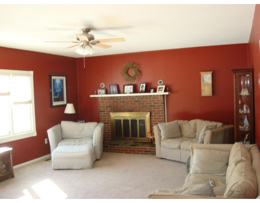 15 Coronet Road Holyoke, MA 01040 - Photo 3 of 18