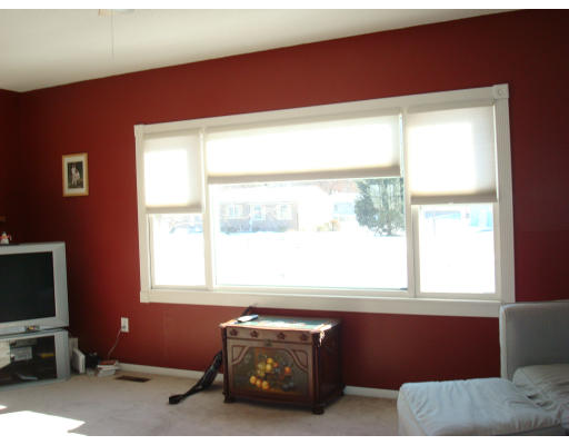 15 Coronet Road Holyoke, MA 01040 - Photo 4 of 18