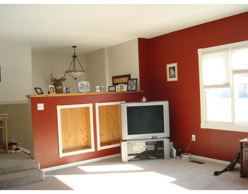 15 Coronet Road Holyoke, MA 01040 - Photo 5 of 18