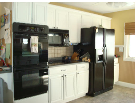 15 Coronet Road Holyoke, MA 01040 - Photo 6 of 18