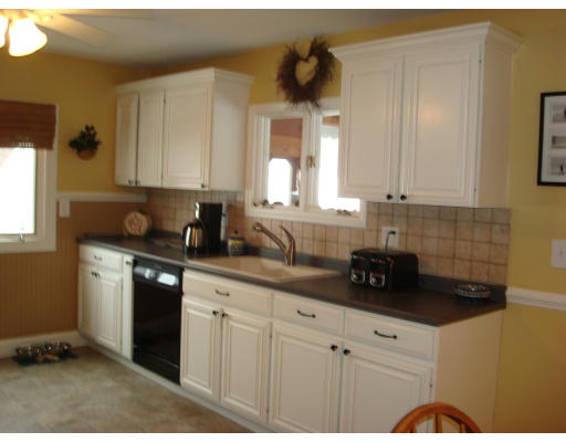 15 Coronet Road Holyoke, MA 01040 - Photo 7 of 18