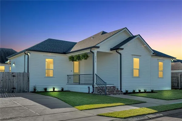 $299,999 | 3513 Gallo Drive, Chalmette, LA 70043