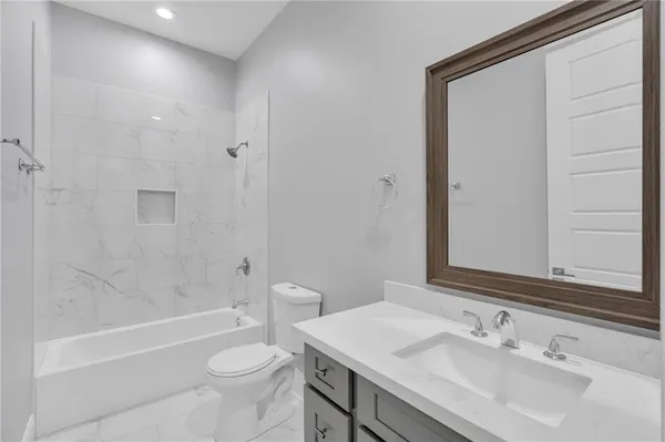 $299,999 | 3513 Gallo Drive, Chalmette, LA 70043