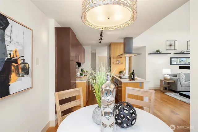 $699,500 | 500 5th Avenue West, Unit 705, Seattle, WA 98119