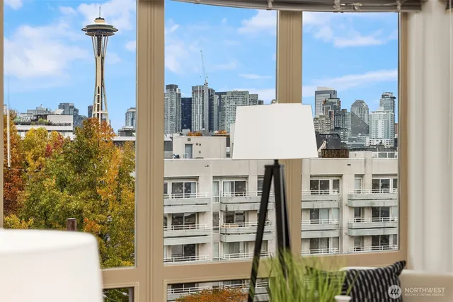 $699,500 | 500 5th Avenue West, Unit 705, Seattle, WA 98119