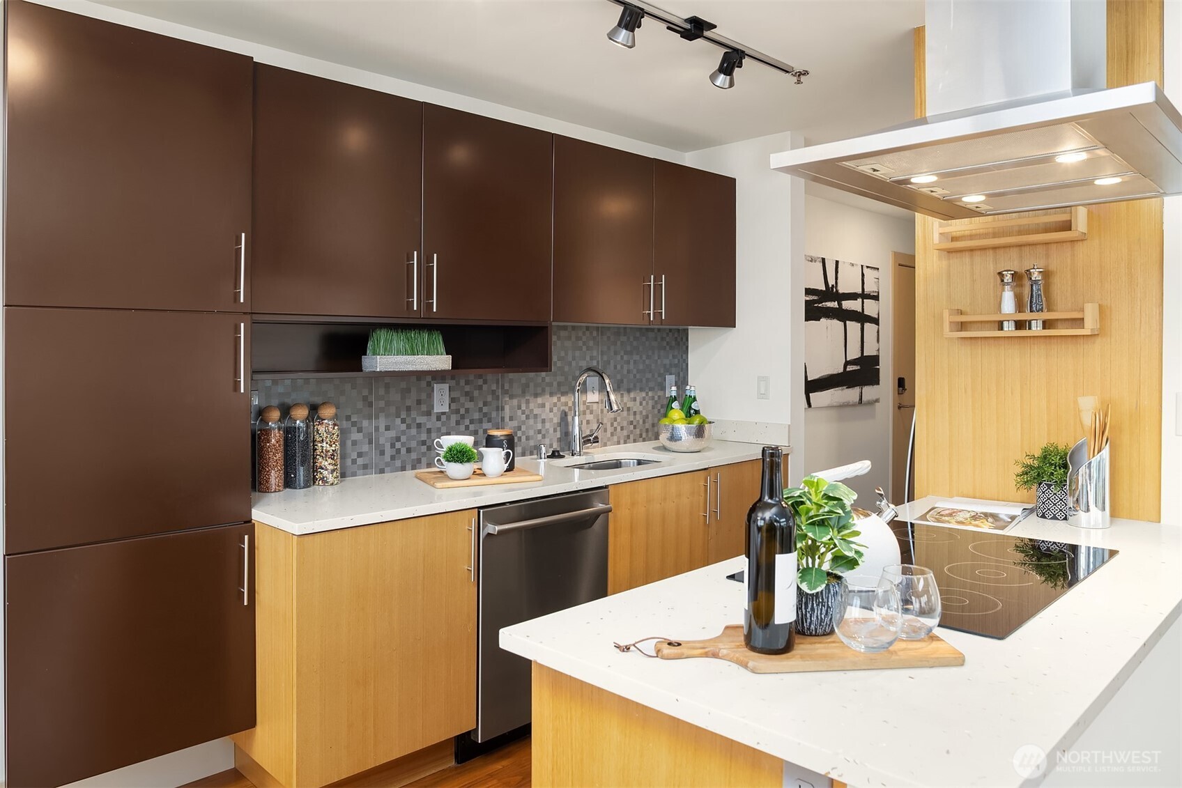 500 5th Avenue West, Unit 705 Seattle, WA 98119 - Photo 22 of 39