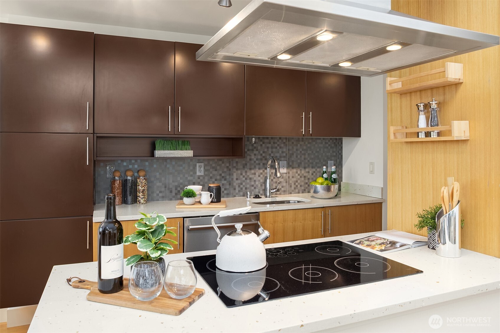 500 5th Avenue West, Unit 705 Seattle, WA 98119 - Photo 23 of 39