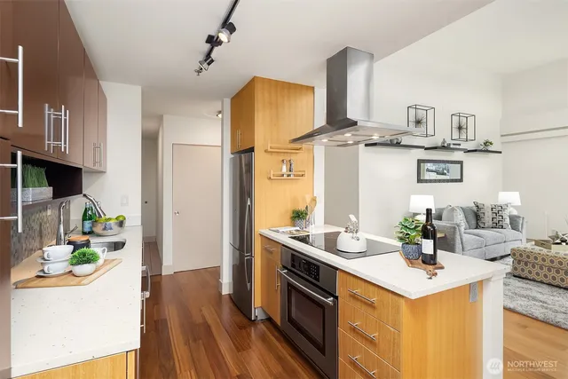 $699,500 | 500 5th Avenue West, Unit 705, Seattle, WA 98119