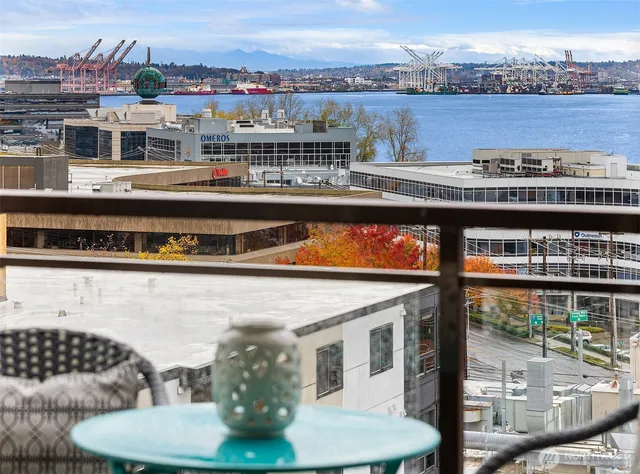 $699,500 | 500 5th Avenue West, Unit 705, Seattle, WA 98119