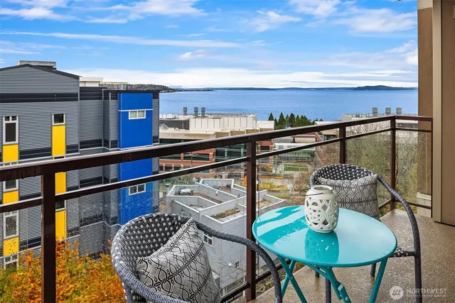 $699,500 | 500 5th Avenue West, Unit 705, Seattle, WA 98119