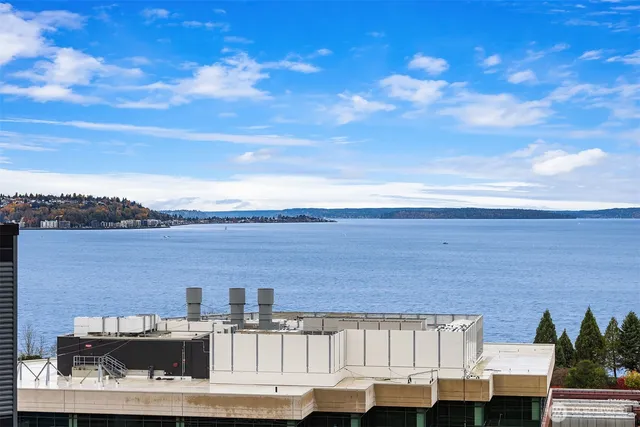 $699,500 | 500 5th Avenue West, Unit 705, Seattle, WA 98119