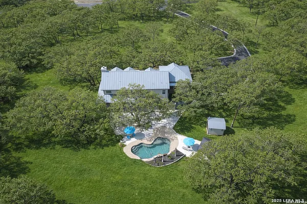 $1,275,000 | 101 Cibolo Hollow North, Fair Oaks Ranch, TX 78015