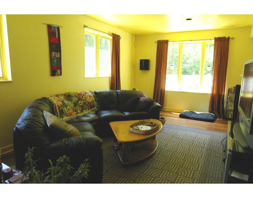 203 Maple Ridge Road Northampton, MA 01062 - Photo 6 of 6 a living room with furniture and a window