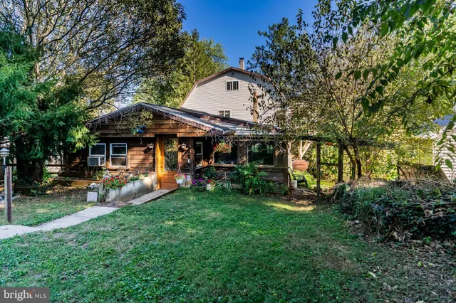 $230,000 | 720 Conodoguinet Avenue, Carlisle, PA 17015