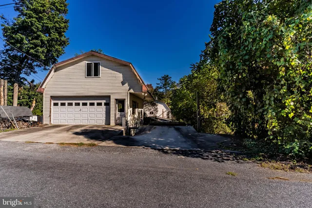 $230,000 | 720 Conodoguinet Avenue, Carlisle, PA 17015