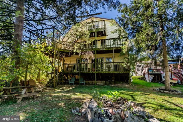 $230,000 | 720 Conodoguinet Avenue, Carlisle, PA 17015