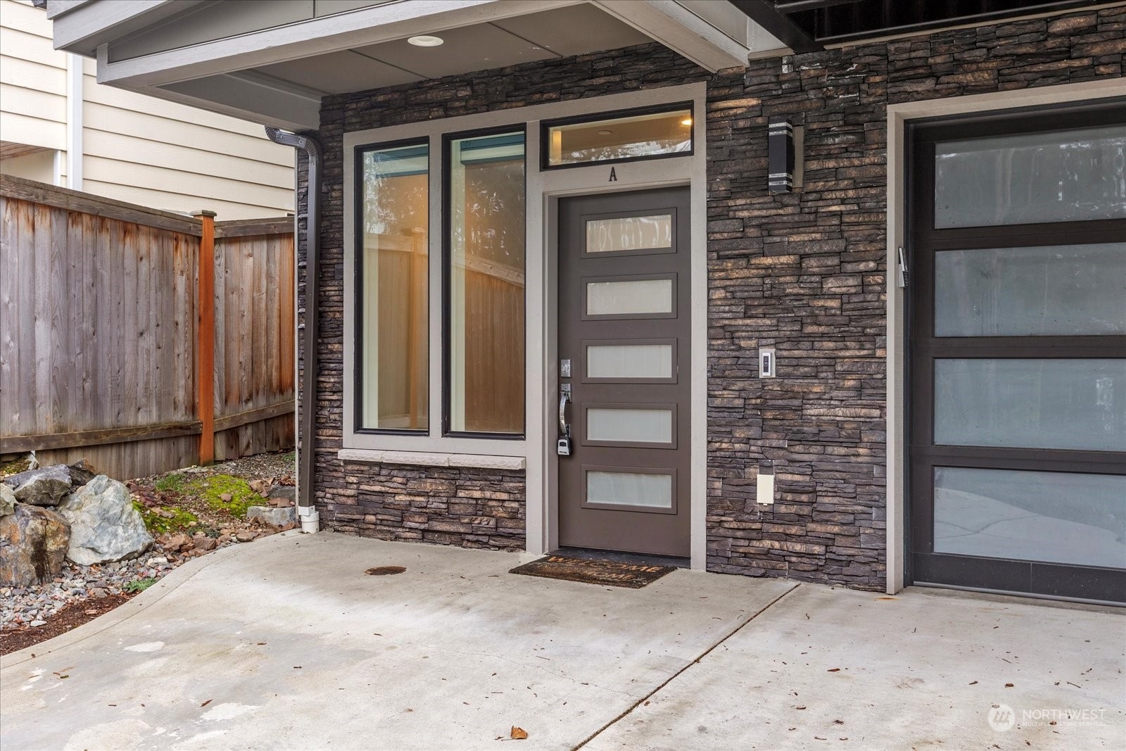 10625 Vernon Road, Unit A Lake Stevens, WA 98258 - Photo 2 of 29