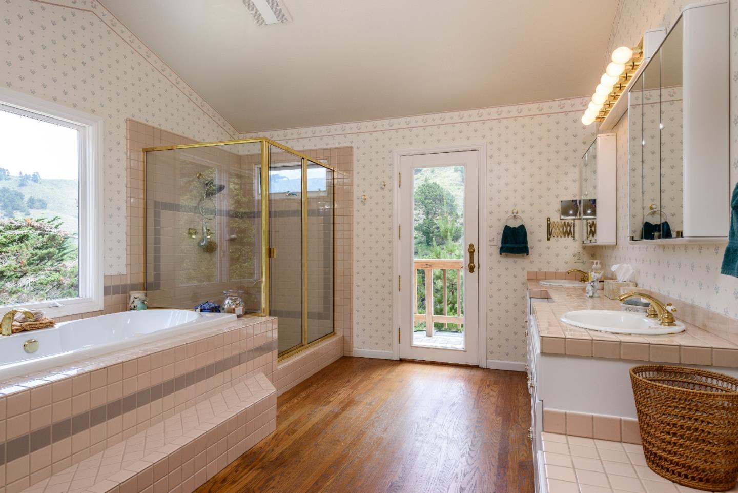 364 Genevieve Avenue Pacifica, CA 94044 - Photo 14 of 24 a bathroom with a tub sink and mirror