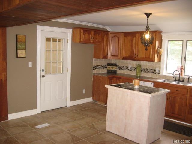8552 Silver Lake Road Linden, MI 48451 - Photo 14 of 45 086.jpg