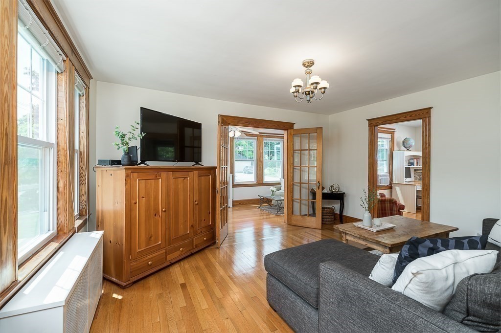 17 Topsfield Road Ipswich, MA 01938 - Photo 4 of 26