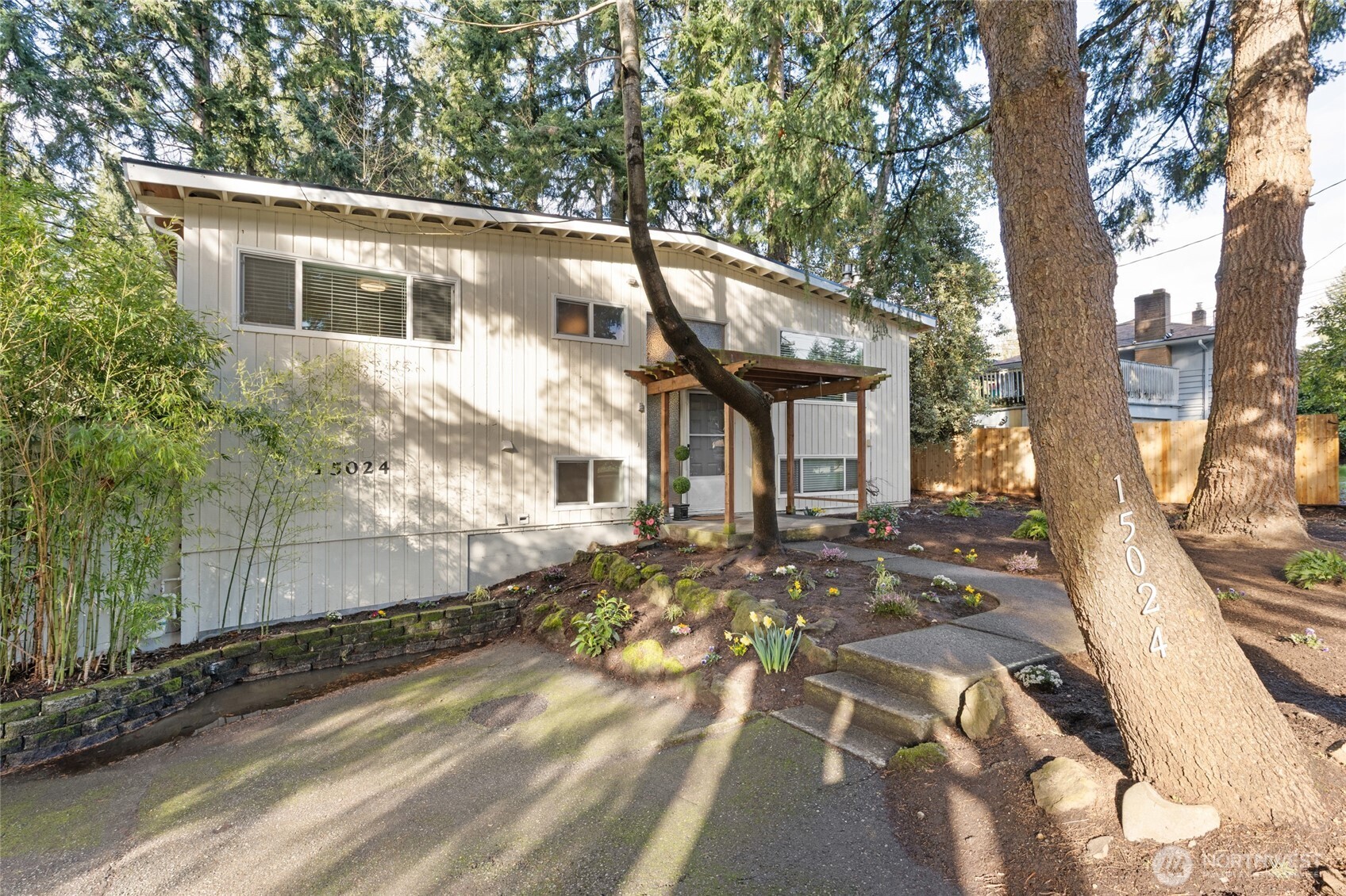 15024 Southeast 113th Street Renton, WA 98059 - Photo 2 of 31