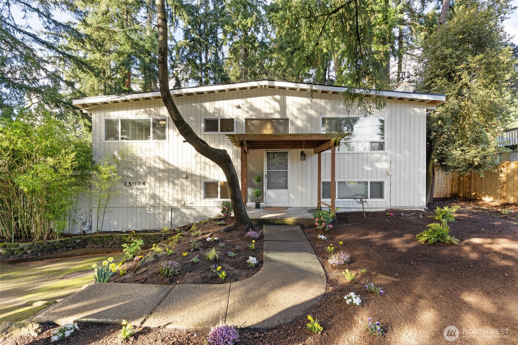 15024 Southeast 113th Street Renton, WA 98059 - Photo 3 of 31