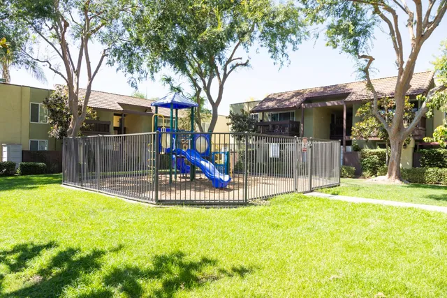 $195,189 | 2881 East Huntington Boulevard, Unit 153, Fresno, CA 93721