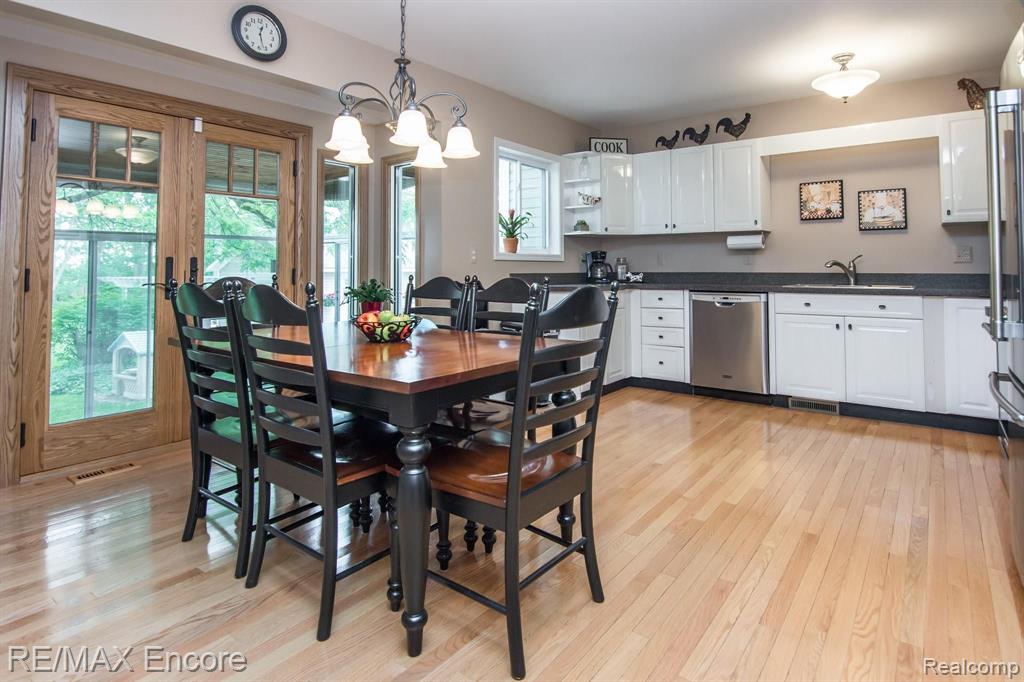 2645 Hickory Lawn Road Rochester Hills, MI 48307 - Photo 9 of 39