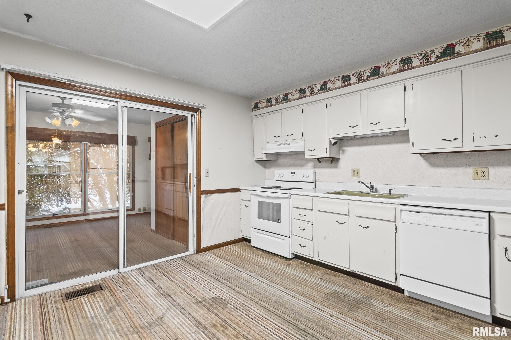 2108 Austin Drive Springfield, IL 62704 - Photo 8 of 42