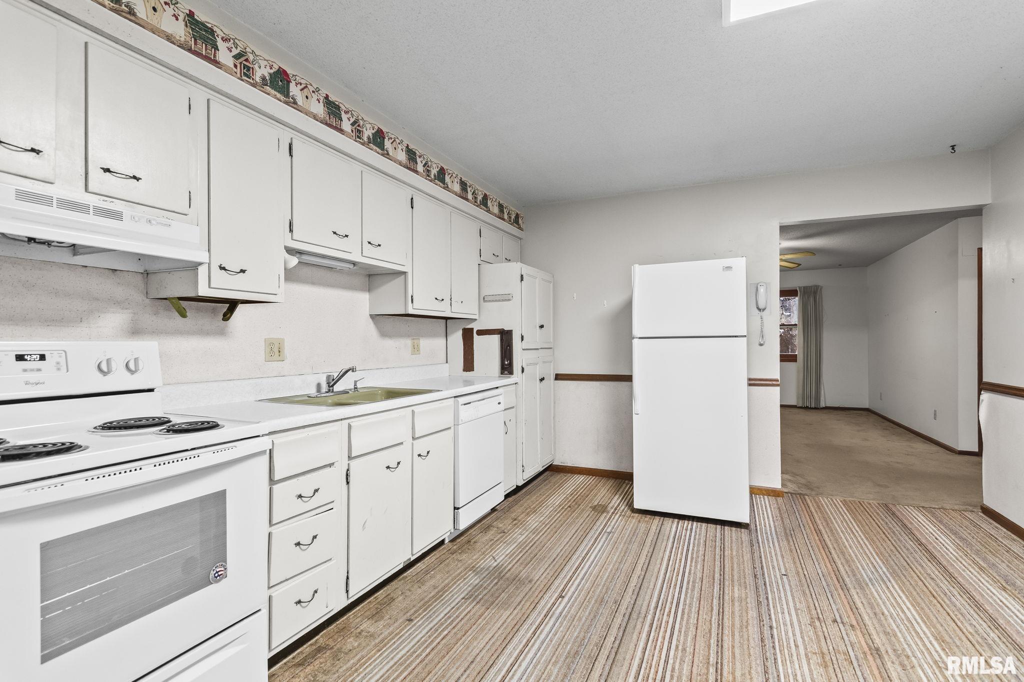 2108 Austin Drive Springfield, IL 62704 - Photo 9 of 42