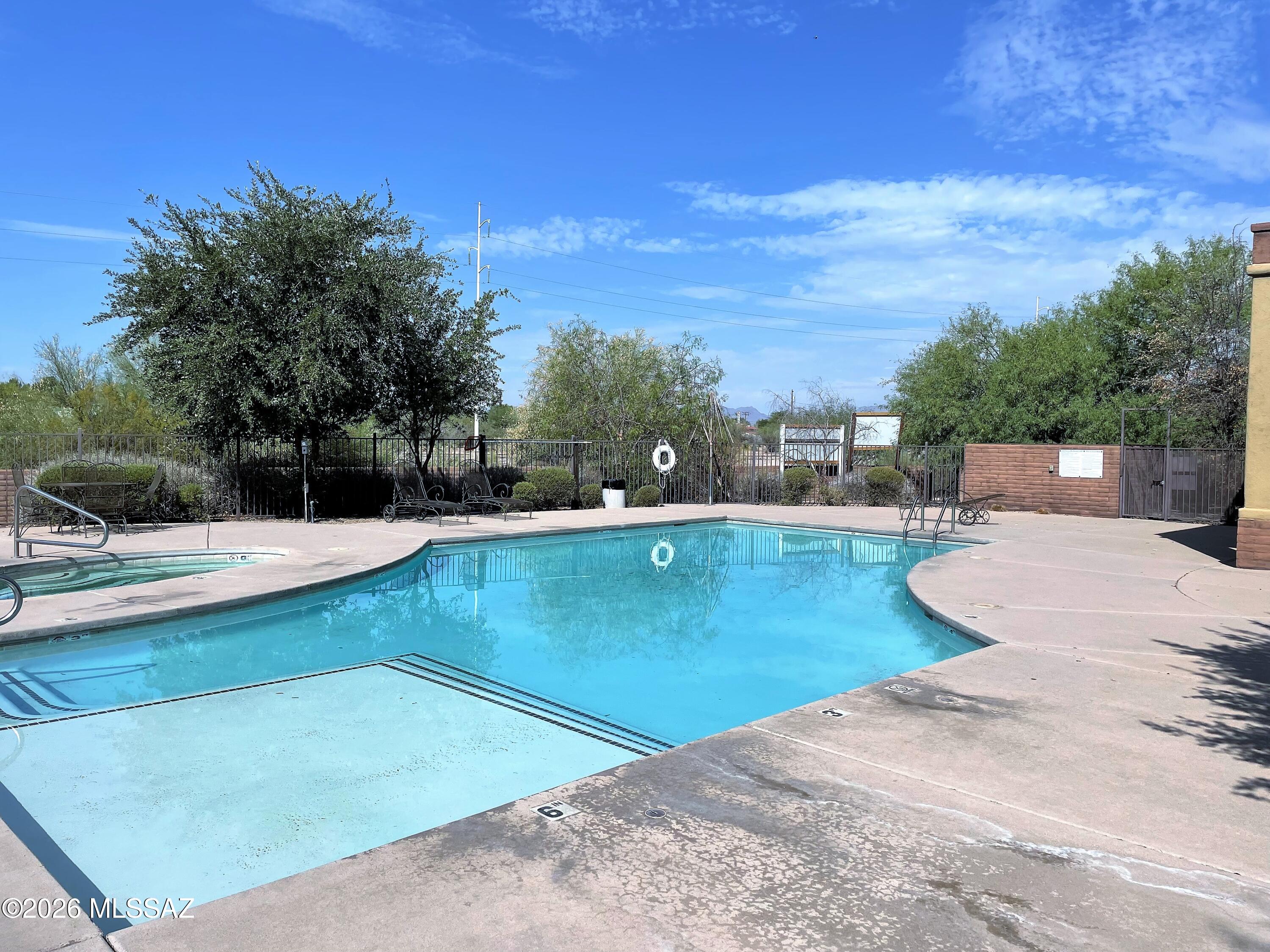 2028 East River Road, Unit 203 Tucson, AZ 85718 - Photo 33 of 36