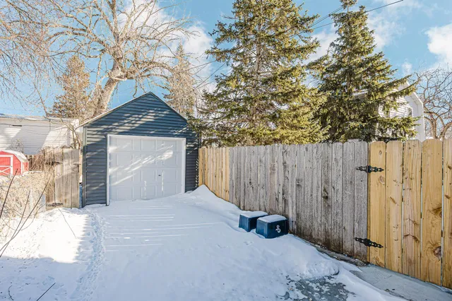 $250,000 | 912 11th Street South, Moorhead, MN 56560