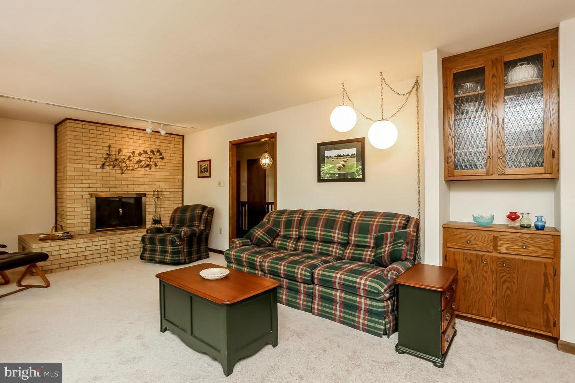 3828 Dumfries Road Catlett, VA 20119 - Photo 3 of 30 Living Room