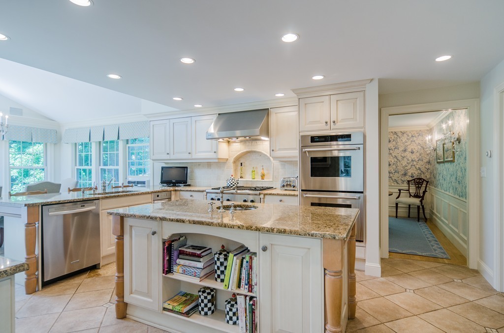 111 Montvale Road Weston, MA 02493 - Photo 8 of 25 Gallery Image 8