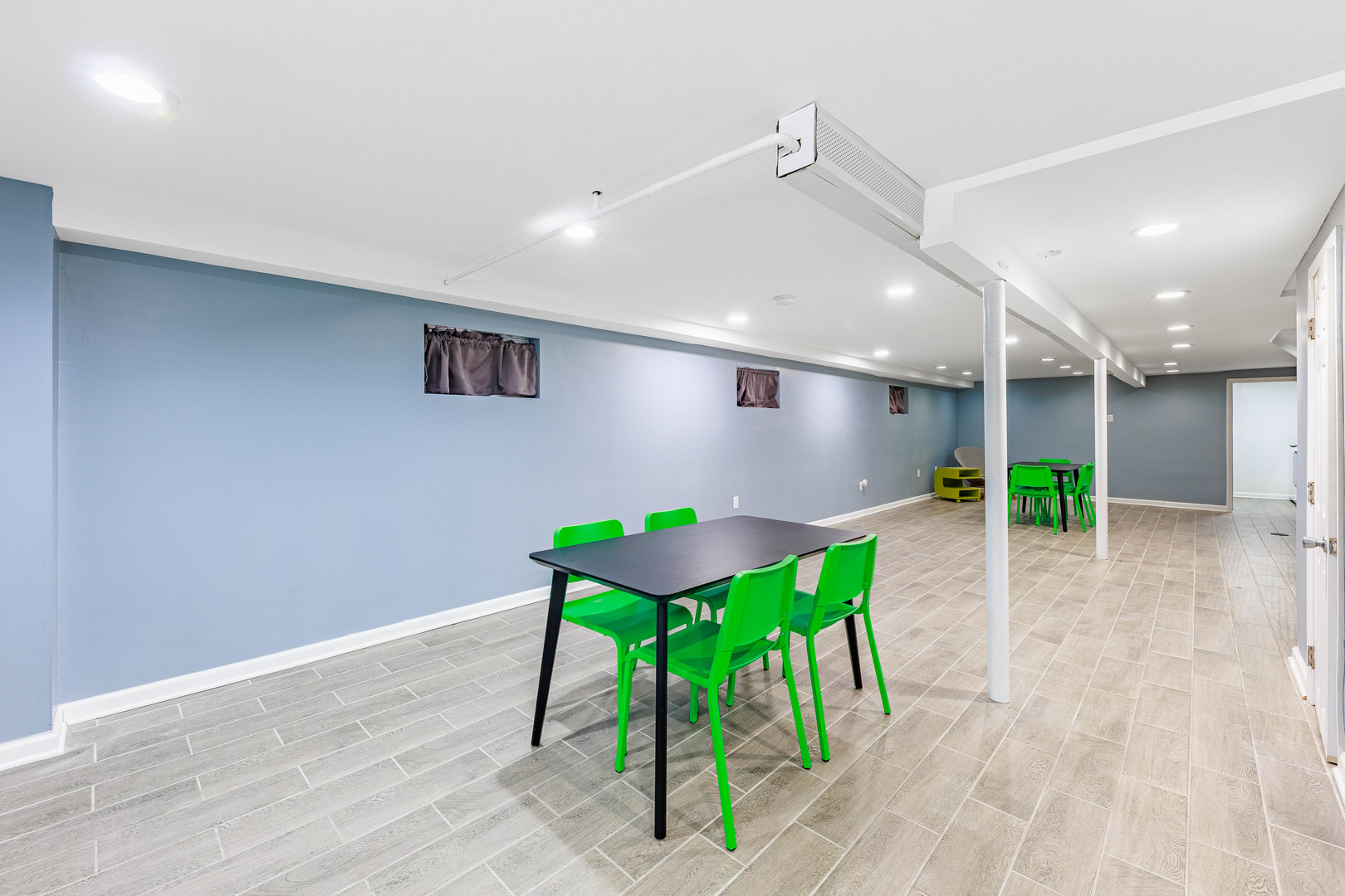 3702 West George Street Chicago, IL 60618 - Photo 17 of 20 a room with furniture and a potted plant