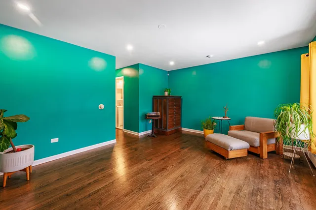 $549,900 | 3702 West George Street, Chicago, IL 60618