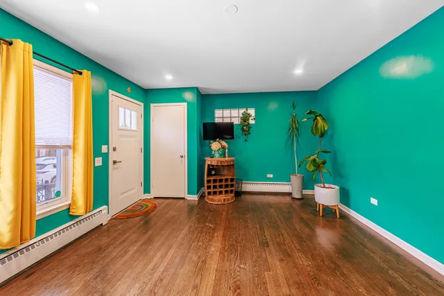 $549,900 | 3702 West George Street, Chicago, IL 60618