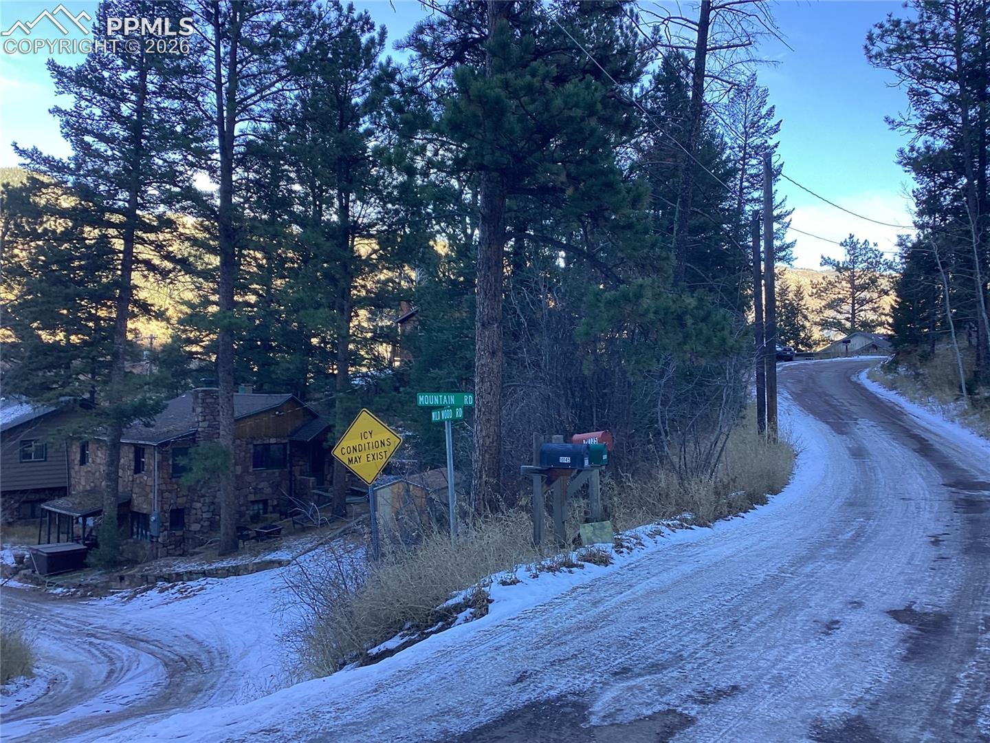 Wildwood Road Cascade, CO 80809 - Photo 2 of 2 Picture of the cross street sign