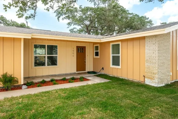 $379,000 | 1906 Cochran Lane, Rockport, TX 78382