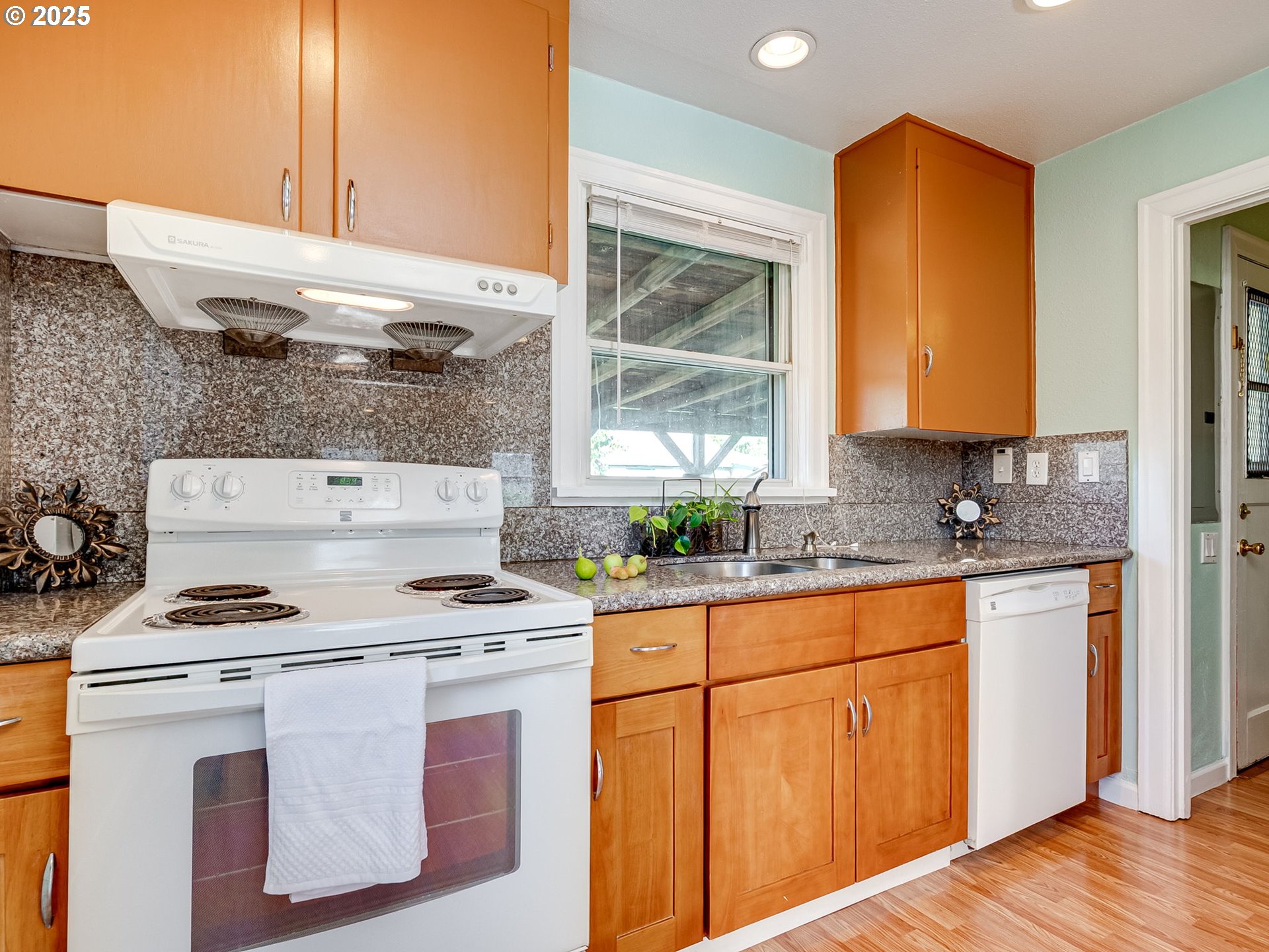 7515 Southeast Luther Road Portland, OR 97206 - Photo 8 of 45 Gallery Image 8