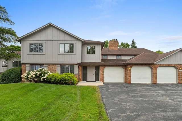 $283,000 | 7711 West Oak Ridge Court, Unit 2A, Palos Heights, IL 60463