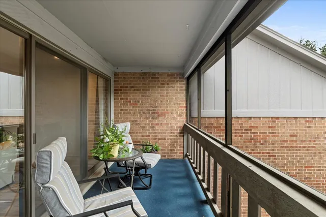 $283,000 | 7711 West Oak Ridge Court, Unit 2A, Palos Heights, IL 60463