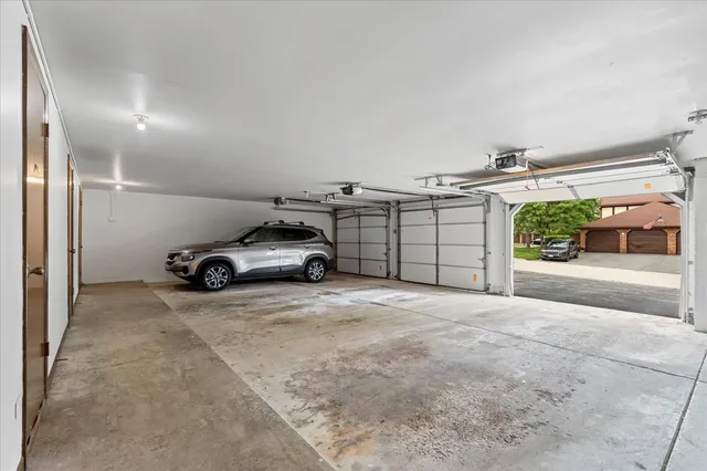 $283,000 | 7711 West Oak Ridge Court, Unit 2A, Palos Heights, IL 60463