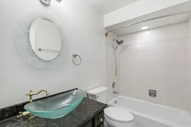 $283,000 | 7711 West Oak Ridge Court, Unit 2A, Palos Heights, IL 60463