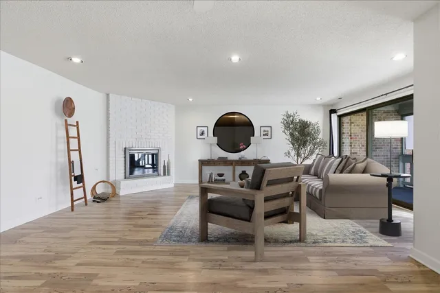 $283,000 | 7711 West Oak Ridge Court, Unit 2A, Palos Heights, IL 60463