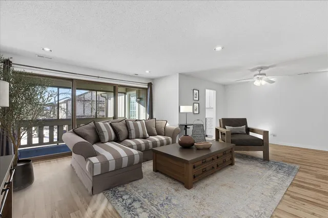 $283,000 | 7711 West Oak Ridge Court, Unit 2A, Palos Heights, IL 60463